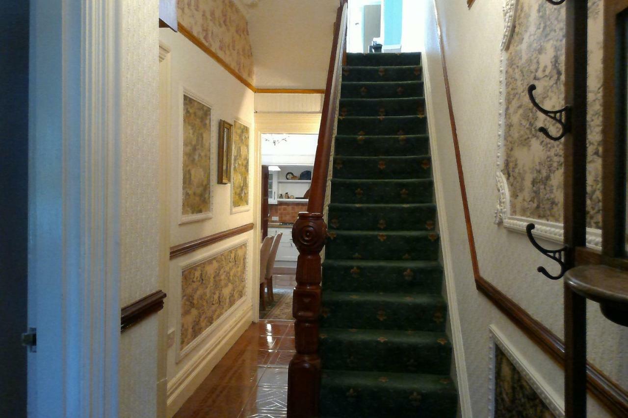 Beautiful Victorian House Hotel Cardiff Exterior photo